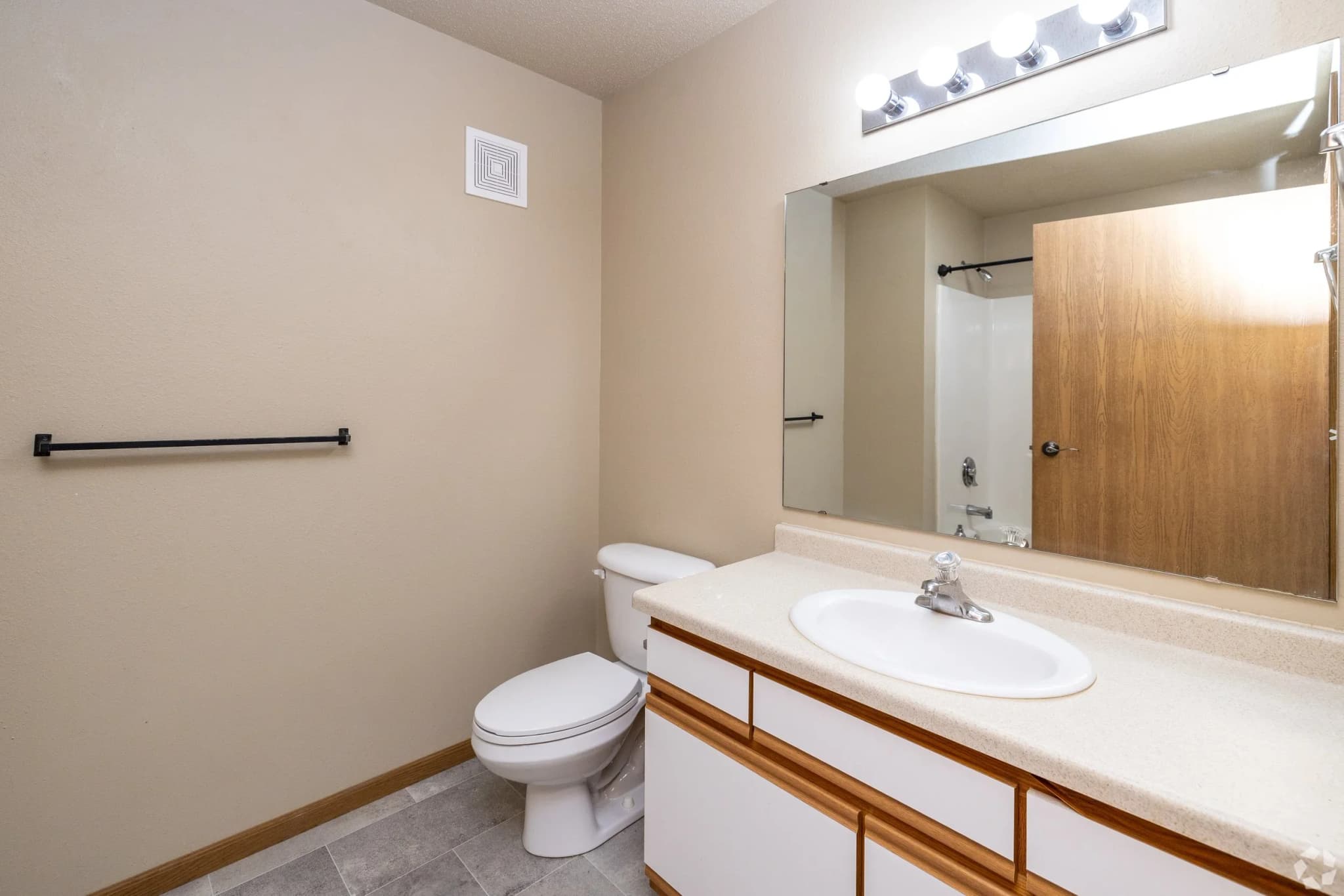 Eagle Lake Apartments photo 13